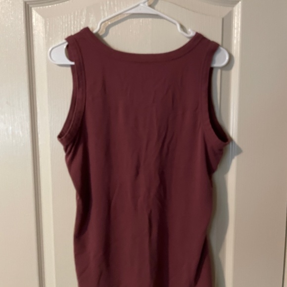 Maroon tank top 😍 (5/20) - Picture 2 of 3